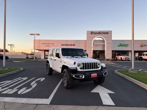 Used 2025 Jeep Wrangler Sahara image 1