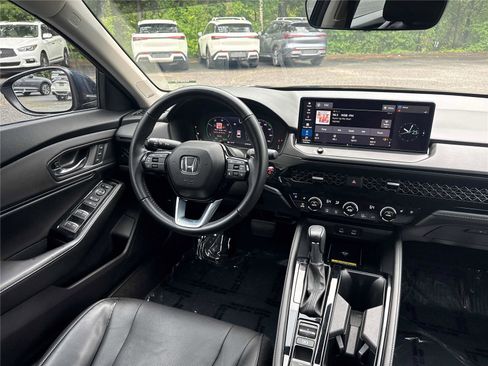 Used 2023 Honda Accord Touring image 14