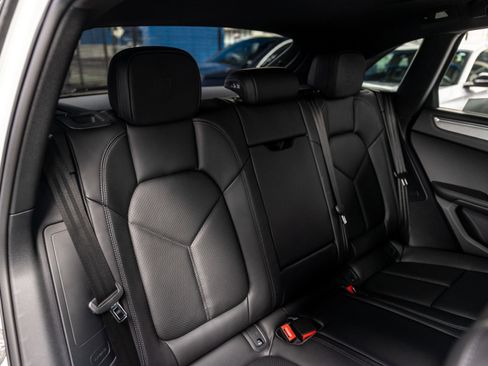 Certified 2026 Porsche Macan AWD/4WD image 35
