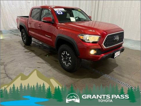 Certified 2019 Toyota Tacoma TRD Off-Road AWD/4WD image 1