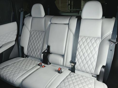 Used 2023 Mitsubishi Outlander SEL 40th Anniversary AWD/4WD image 13