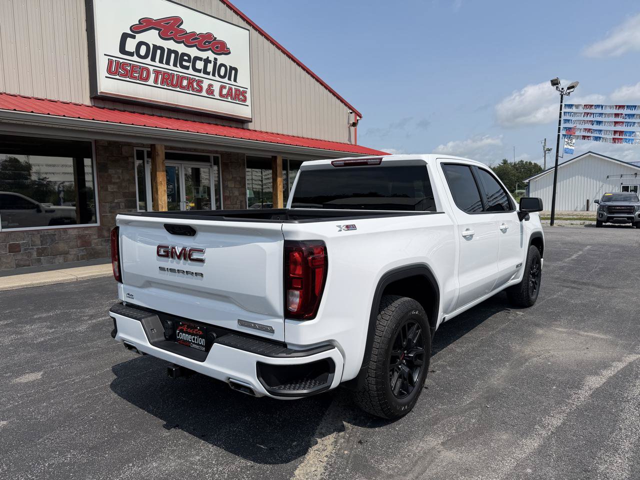 Used 2024 GMC Sierra 1500 Elevation w/ X31 Off-Road Package AWD/4WD image 4