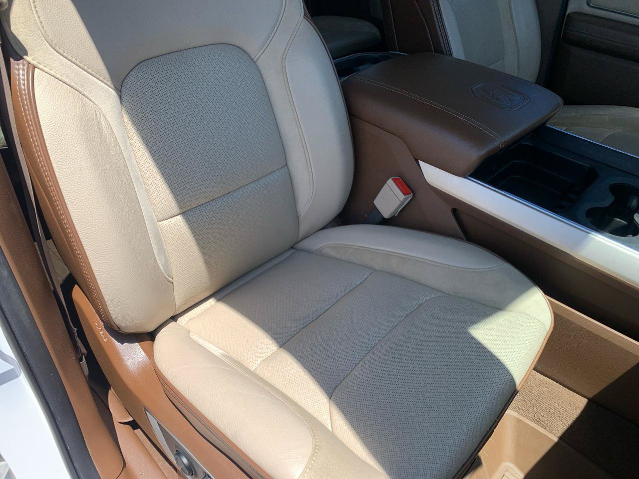 Used 2019 RAM 1500 Laramie AWD/4WD image 16