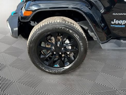 Used 2022 Jeep Wrangler Unlimited Sahara w/ Cold Weather Group AWD/4WD image 35