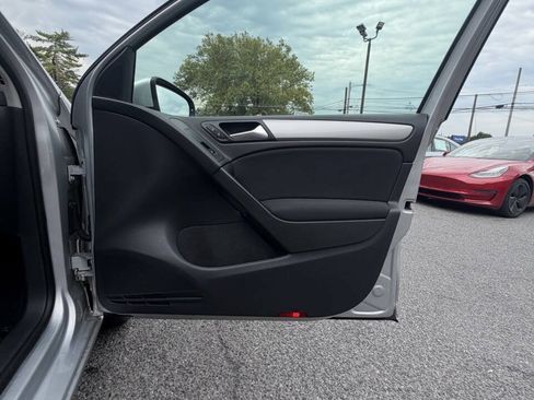 Used 2014 Volkswagen Golf 4-Door FWD image 38