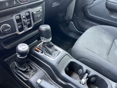 Used 2021 Jeep Gladiator Sport AWD/4WD image 24
