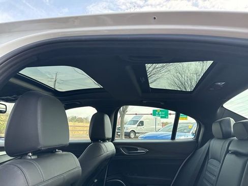 Used 2023 Alfa Romeo Giulia Estrema image 23