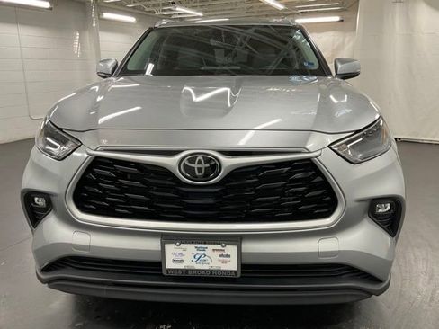Used 2024 Toyota Highlander XLE AWD/4WD image 3