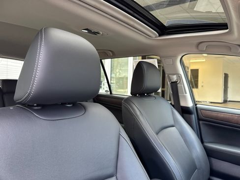 Used 2017 Subaru Outback 2.5i Limited image 17