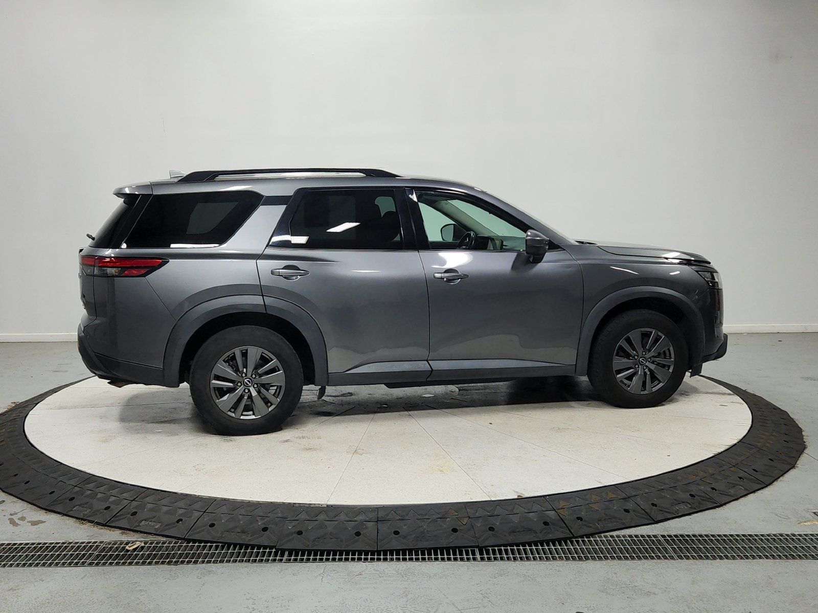 Used 2022 Nissan Pathfinder SV AWD/4WD image 9