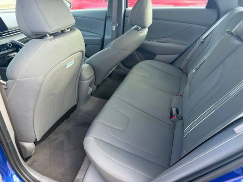 Used 2025 Hyundai Elantra SEL FWD image 9