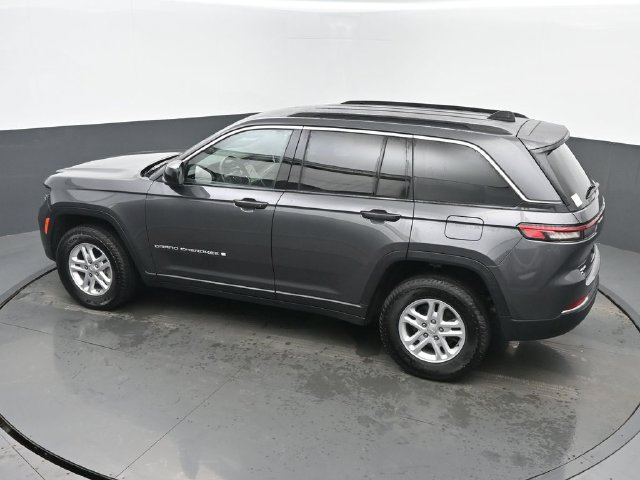 Used 2024 Jeep Grand Cherokee Laredo AWD/4WD image 40