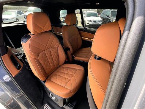 Used 2025 BMW X7 xDrive40i AWD/4WD image 37