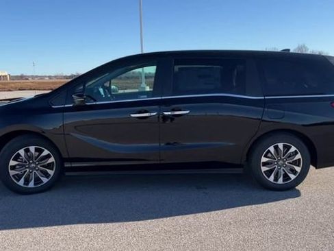 Used 2023 Honda Odyssey EX-L image 5