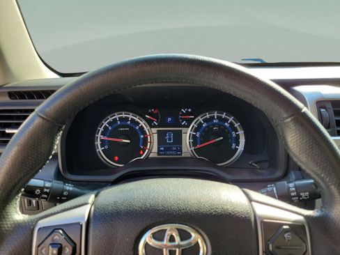 Used 2018 Toyota 4Runner SR5 AWD/4WD image 19