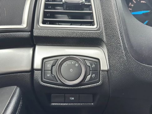 Used 2017 Ford Explorer XLT image 15