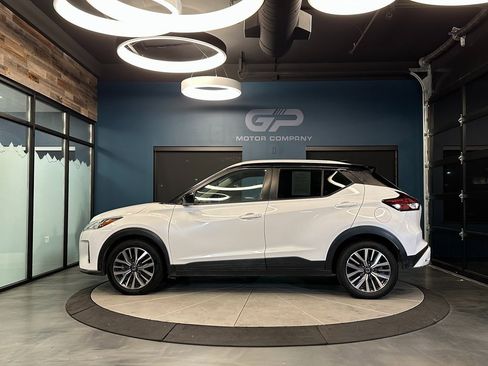 Used 2021 Nissan Kicks SV image 6