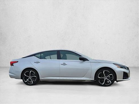 Used 2024 Nissan Altima 2.5 SR image 4