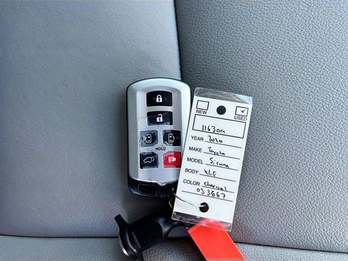 Used 2020 Toyota Sienna XLE FWD image 34