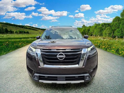 Used 2022 Nissan Pathfinder Platinum w/ Cargo Package AWD/4WD image 8