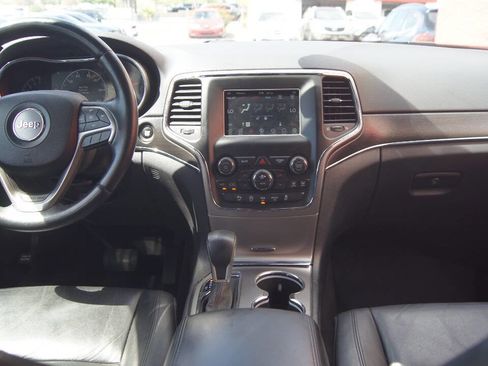 Used 2018 Jeep Grand Cherokee Limited image 15