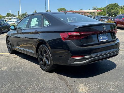 Certified 2025 Volkswagen Jetta SE w/ Sunroof Package FWD image 5