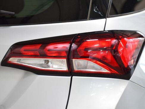 Used 2022 Chevrolet Equinox LT FWD image 17