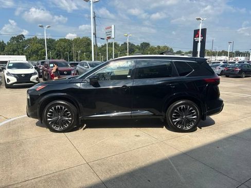 Used 2025 Nissan Rogue Platinum FWD image 4