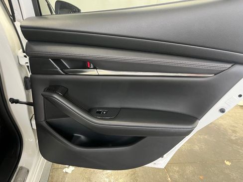 Used 2021 MAZDA MAZDA3 Premium Plus image 24