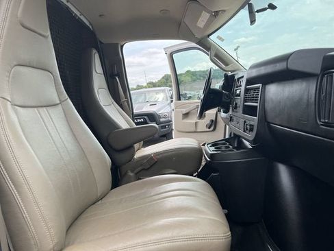 Used 2016 Chevrolet Express 3500 RWD image 24