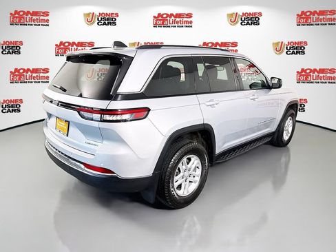 Used 2023 Jeep Grand Cherokee Laredo w/ Luxury Tech Group I AWD/4WD image 16