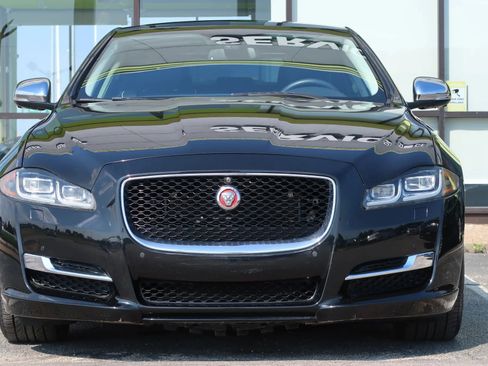 Used 2016 Jaguar XJ R-Sport image 2