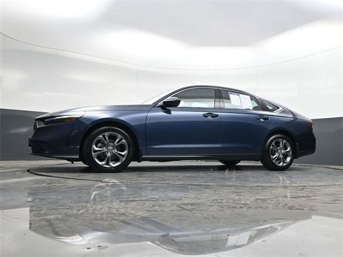 Used 2023 Honda Accord EX image 32