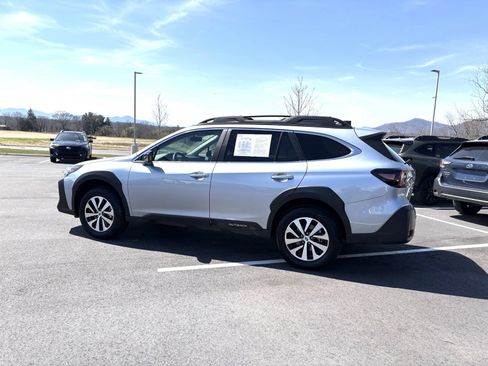 Used 2025 Subaru Outback Premium AWD/4WD image 5