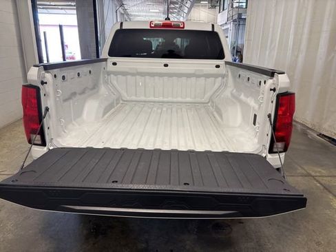 Used 2024 Chevrolet Colorado LT RWD image 37