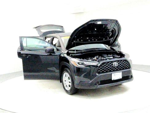 Certified 2024 Toyota Corolla Cross L image 9