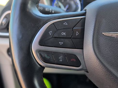 Used 2017 Chrysler Pacifica Touring-L FWD image 20