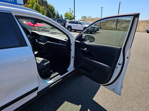 Certified 2022 Kia Niro EX FWD image 26