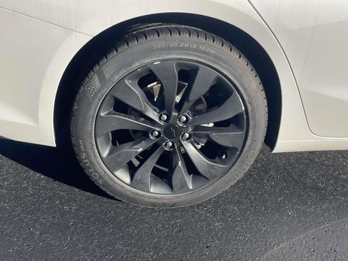 Used 2018 Chevrolet Malibu Premier w/ Premier Sun and Wheel Package image 14