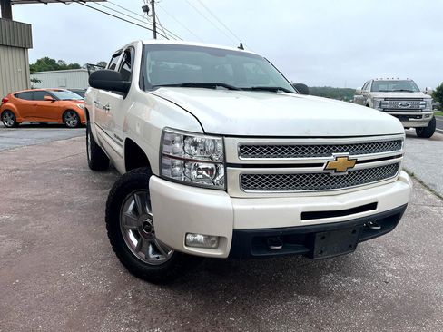 Used 2013 Chevrolet Silverado 1500 LTZ w/ LTZ White Diamond Edition image 4