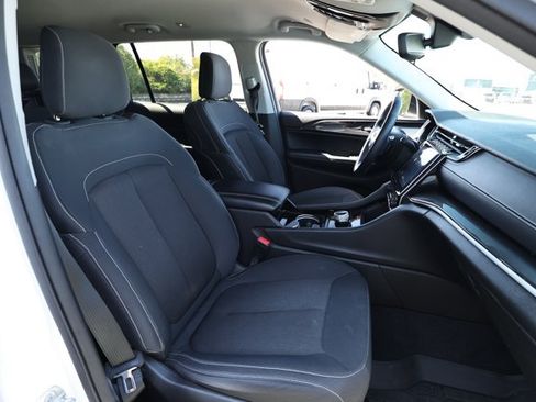 Used 2021 Jeep Grand Cherokee L Laredo w/ Luxury Tech Group I AWD/4WD image 28