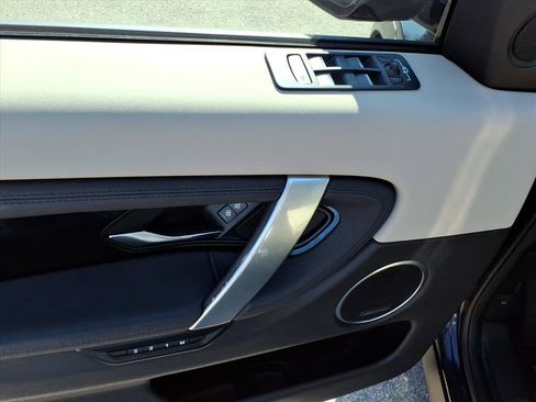 Used 2021 Land Rover Discovery Sport SE image 14