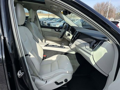 Used 2023 Volvo XC60 B5 Plus w/ Protection Package Premier image 12