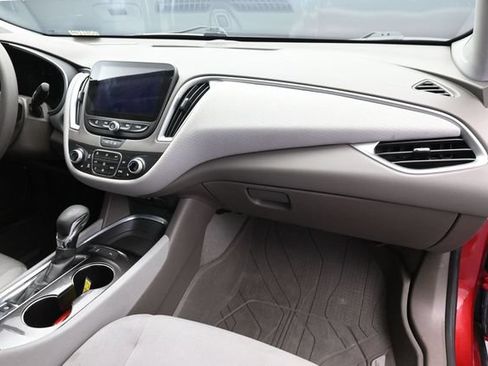 Used 2022 Chevrolet Malibu LT FWD image 34