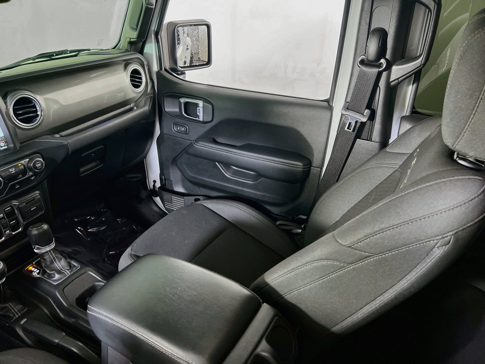 Used 2023 Jeep Gladiator Overland AWD/4WD image 22