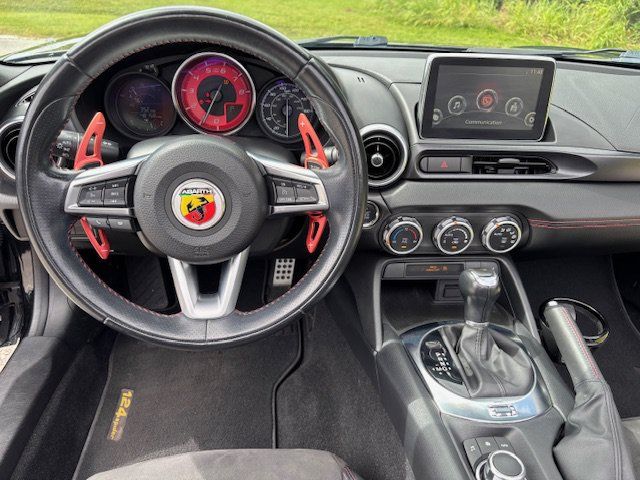 Used 2018 FIAT 124 Spider Abarth RWD image 16