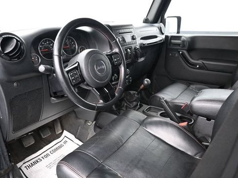 Used 2012 Jeep Wrangler Unlimited Sahara AWD/4WD image 14