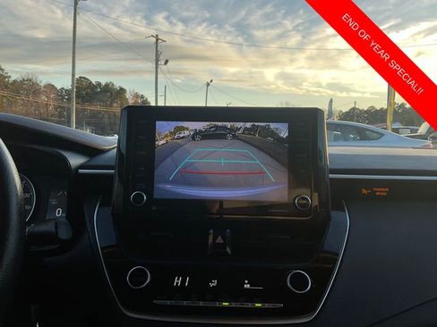 Used 2022 Toyota Corolla LE image 17