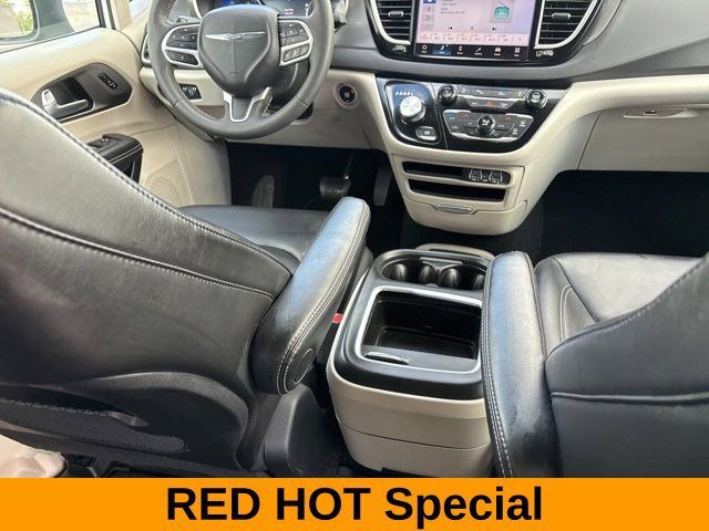 Used 2023 Chrysler Pacifica Touring-L FWD image 35