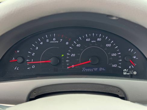 Used 2010 Toyota Camry image 18